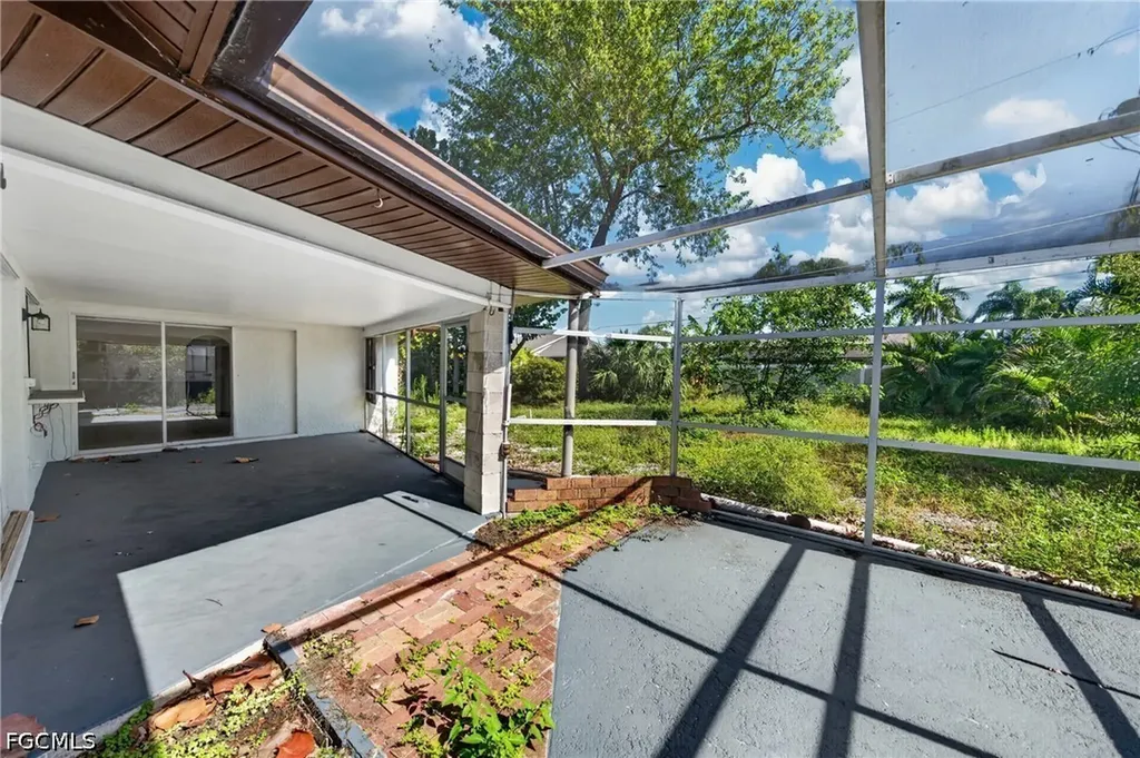 1513 SW 52nd Lane Cape Coral FL 33914