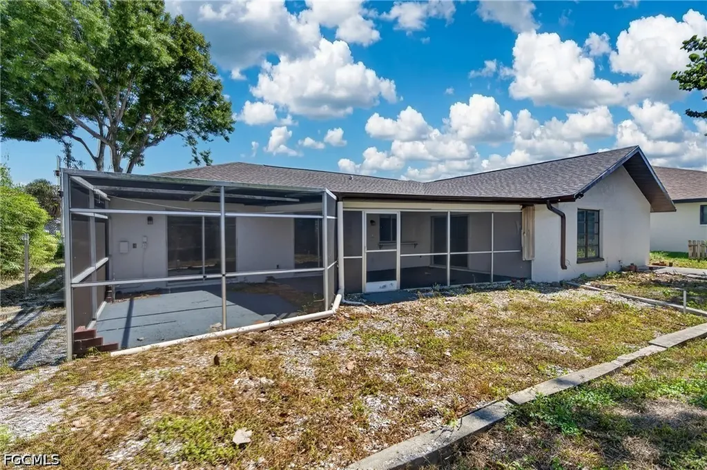 1513 SW 52nd Lane Cape Coral FL 33914