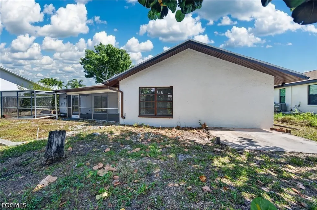 1513 SW 52nd Lane Cape Coral FL 33914