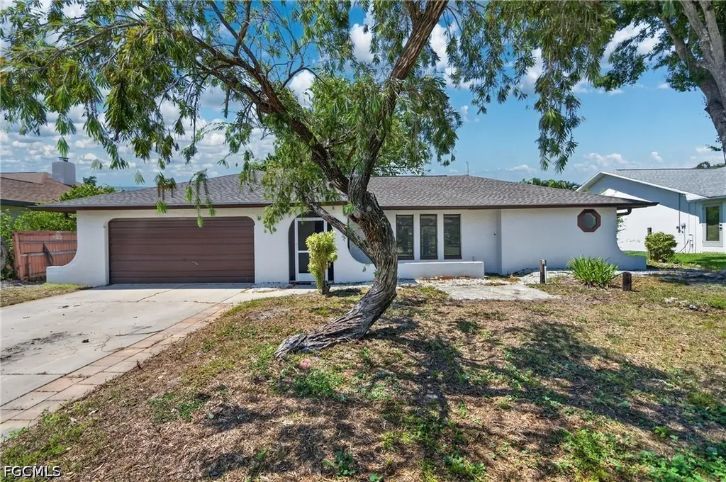 1513 SW 52nd Lane Cape Coral FL 33914