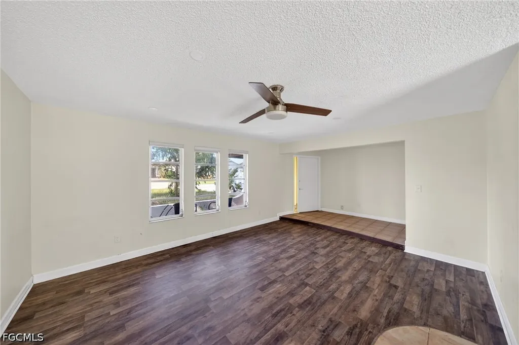 1513 SW 52nd Lane Cape Coral FL 33914