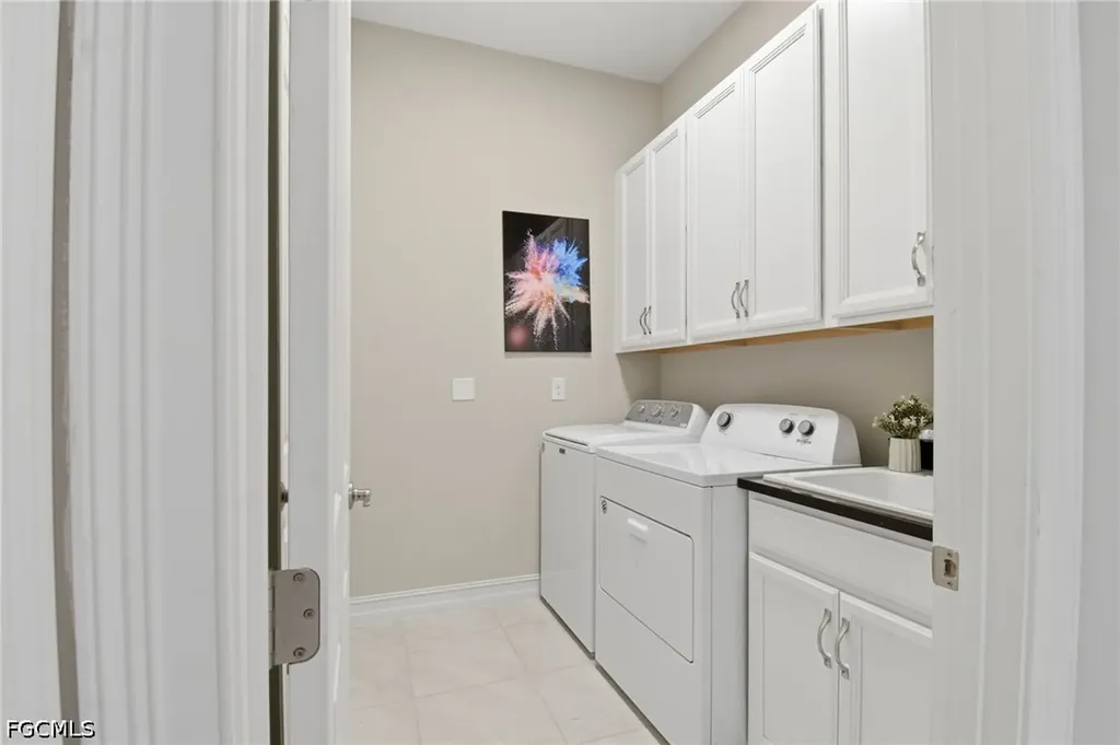 3653 Avenida Del Vera North Fort Myers FL 33917
