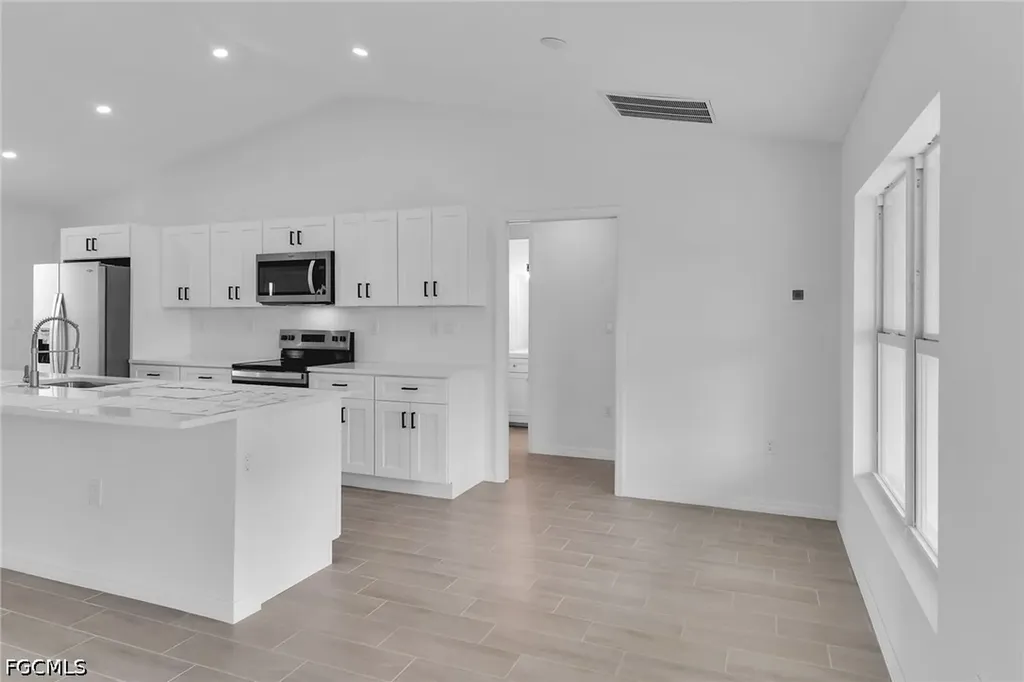 2221 NW 43rd Avenue Cape Coral FL 33993