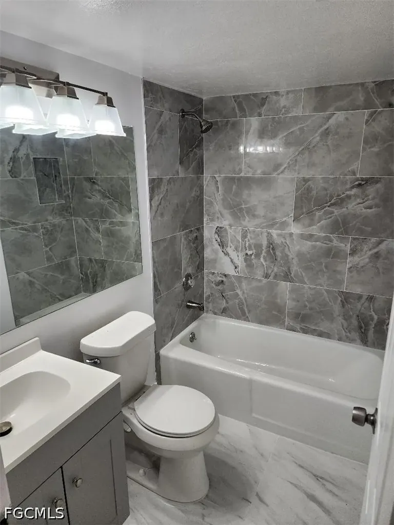 1932 SE 43rd Street Cape Coral FL 33904