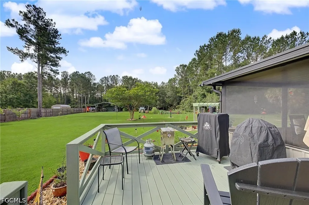 9915 Nichols Lake Road Milton FL 32583
