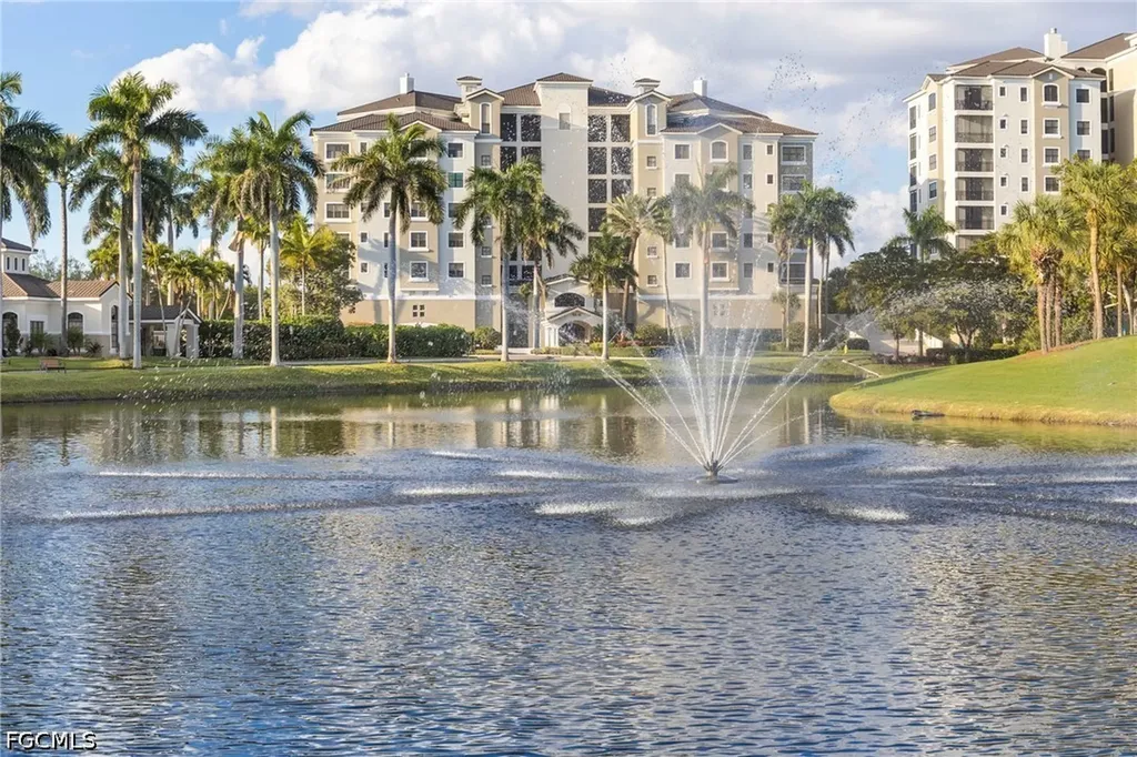 Fort Myers FL, 11620 Court Of Palms, Unit 202