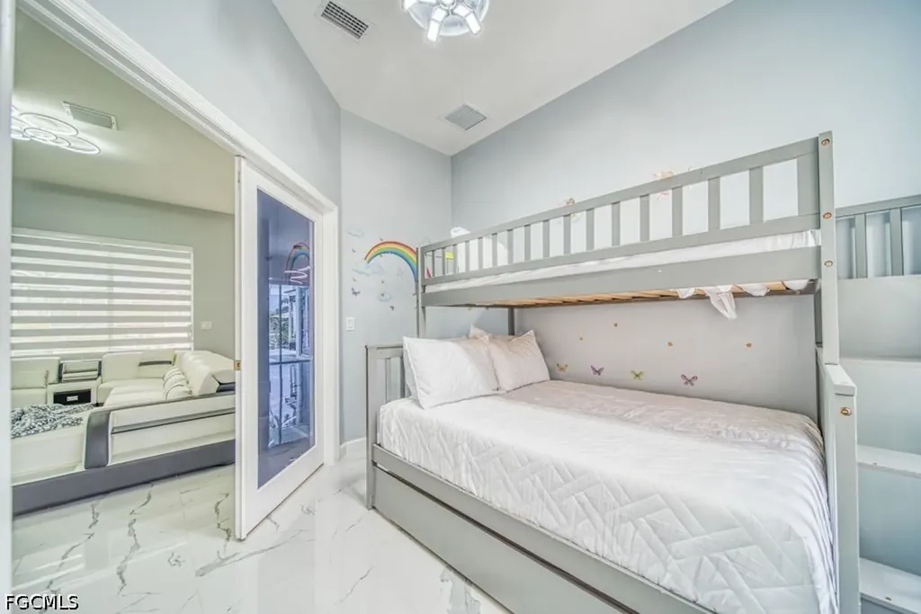946 SE 23rd Place Cape Coral FL 33990