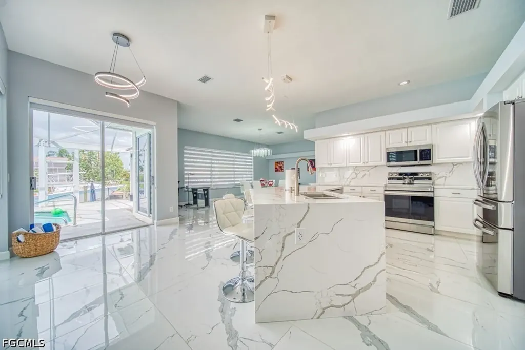 946 SE 23rd Place Cape Coral FL 33990
