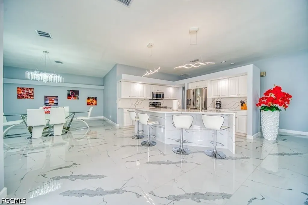 946 SE 23rd Place Cape Coral FL 33990