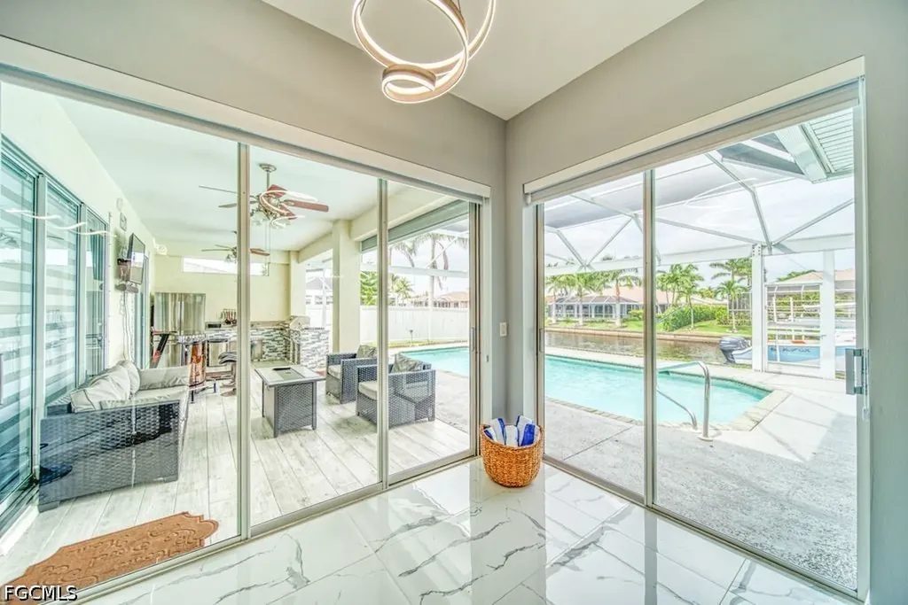 946 SE 23rd Place Cape Coral FL 33990