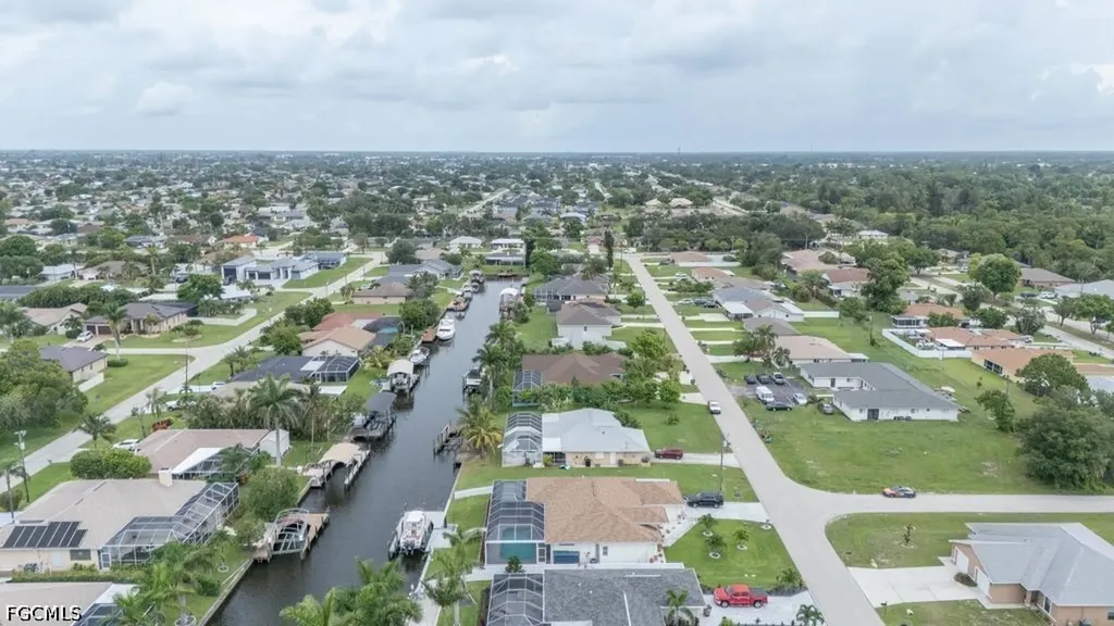 946 SE 23rd Place Cape Coral FL 33990