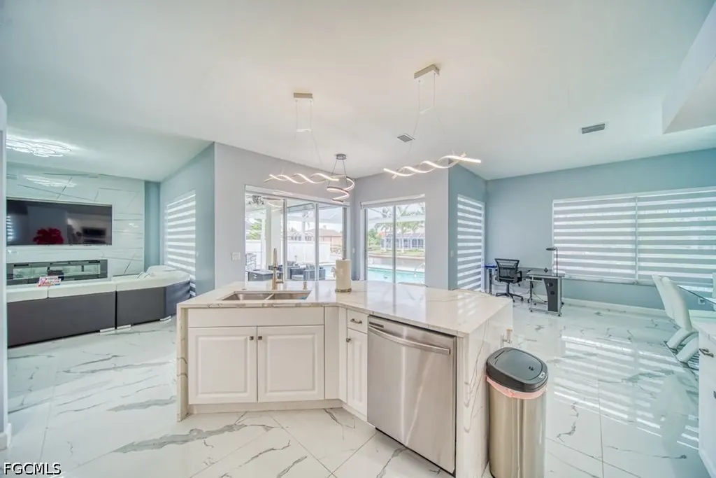 946 SE 23rd Place Cape Coral FL 33990