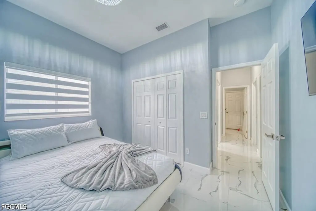 946 SE 23rd Place Cape Coral FL 33990