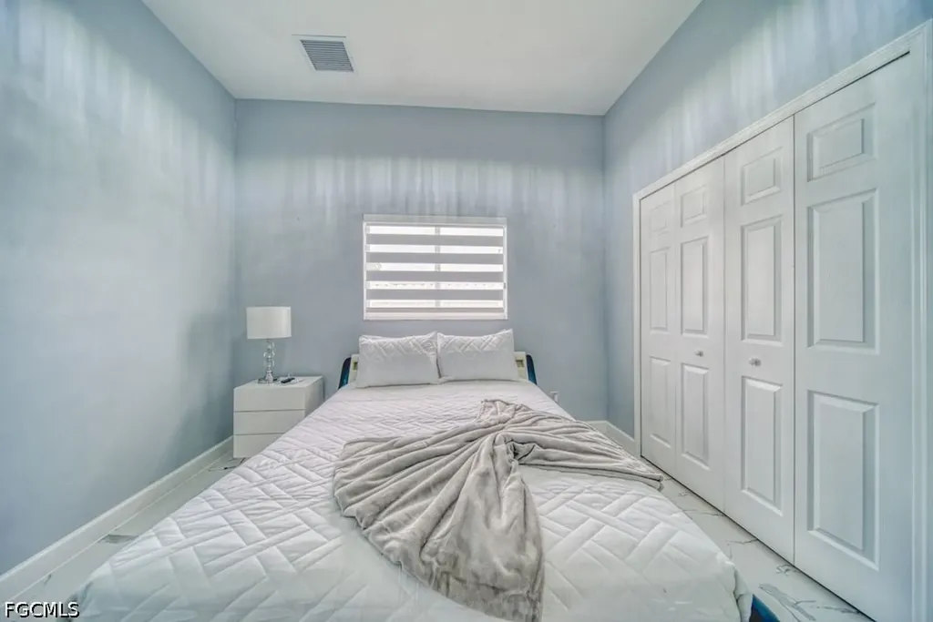 946 SE 23rd Place Cape Coral FL 33990