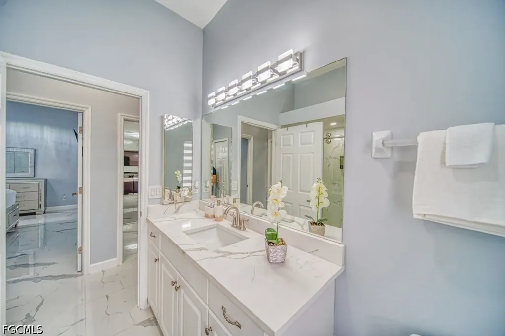 946 SE 23rd Place Cape Coral FL 33990