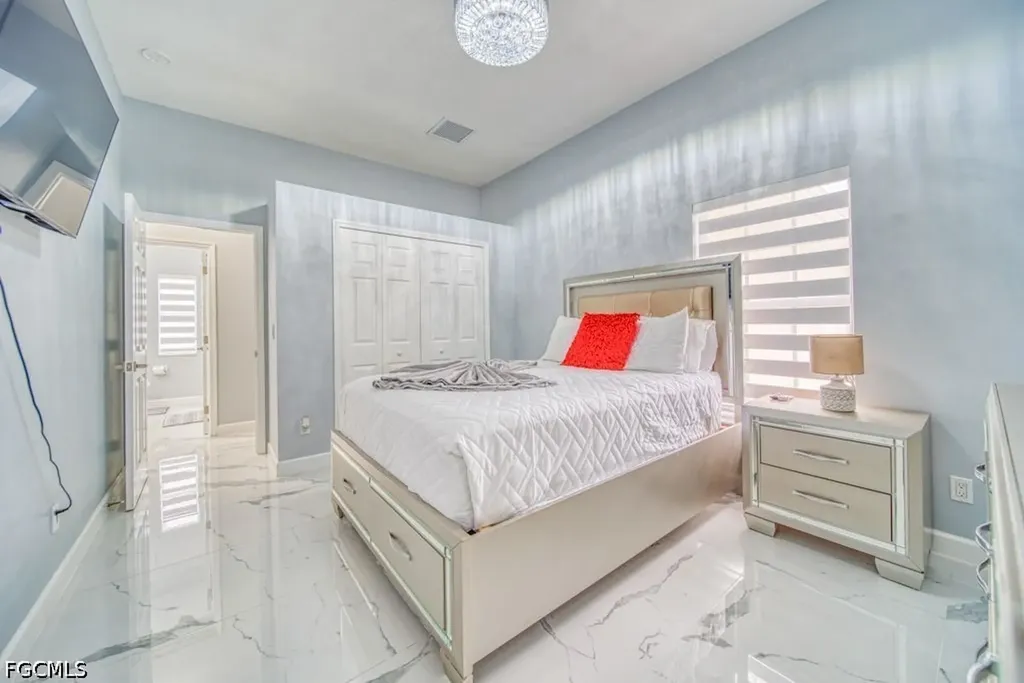 946 SE 23rd Place Cape Coral FL 33990