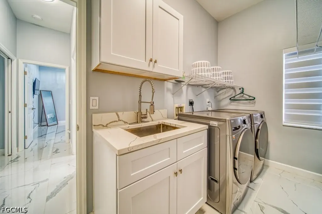 946 SE 23rd Place Cape Coral FL 33990