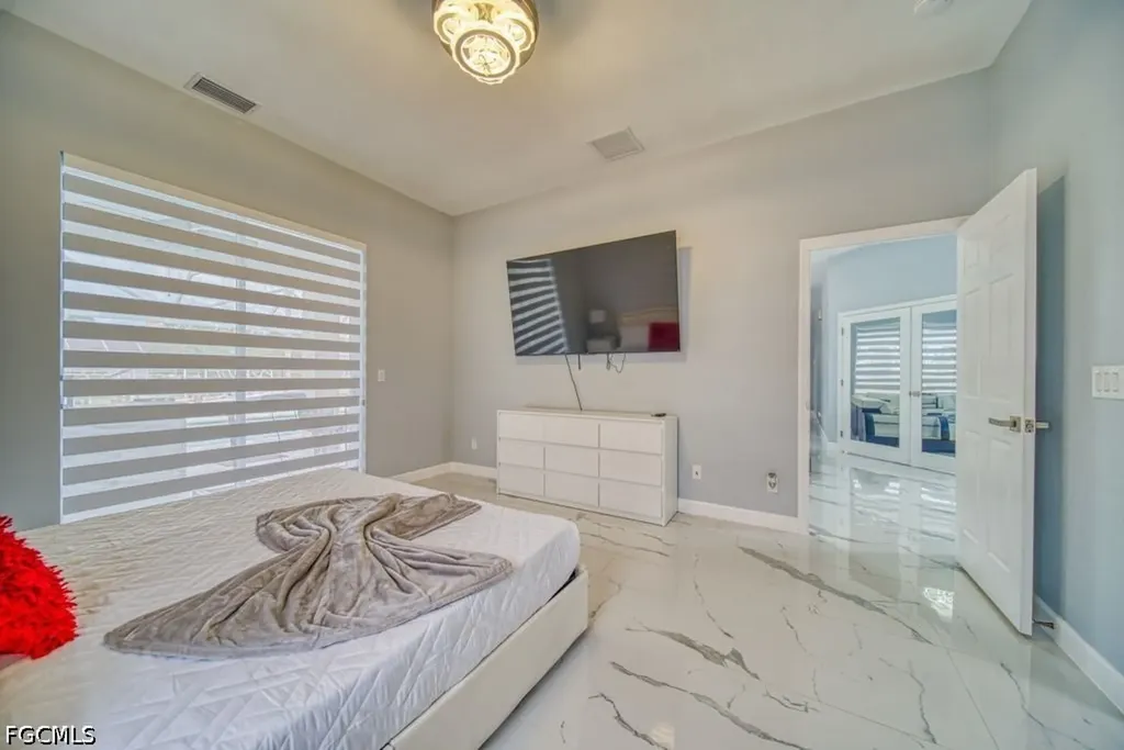 946 SE 23rd Place Cape Coral FL 33990
