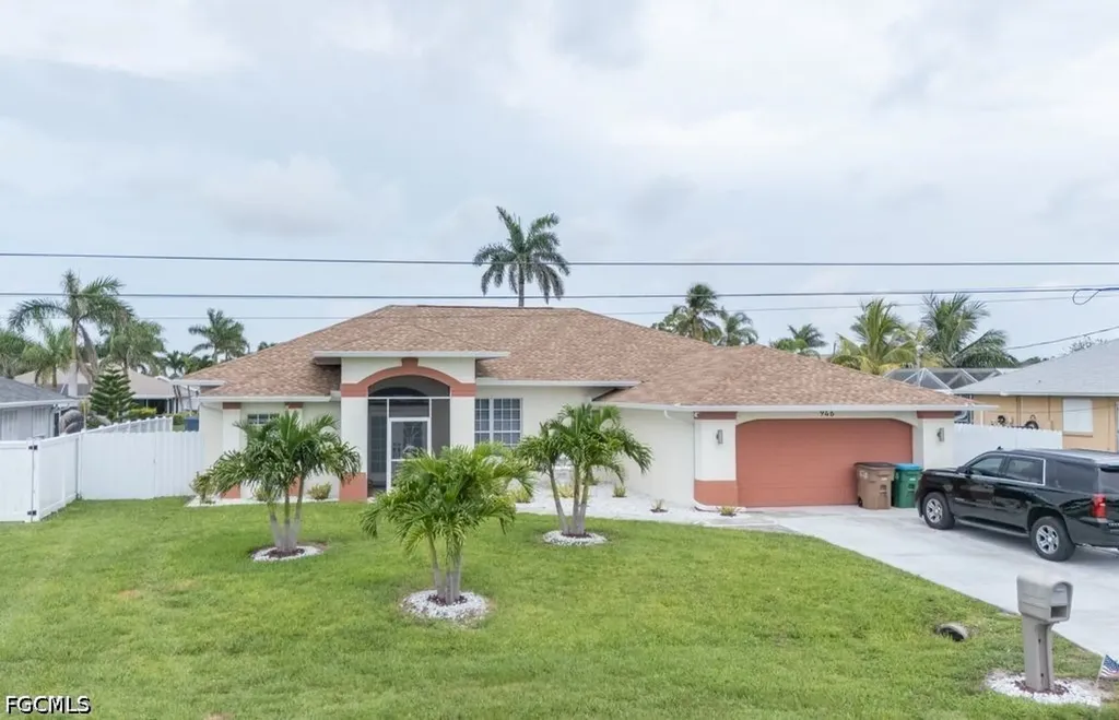 946 SE 23rd Place Cape Coral FL 33990