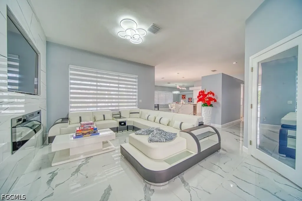 946 SE 23rd Place Cape Coral FL 33990