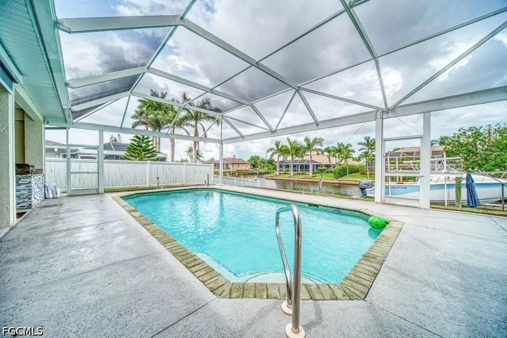 946 SE 23rd Place Cape Coral FL 33990
