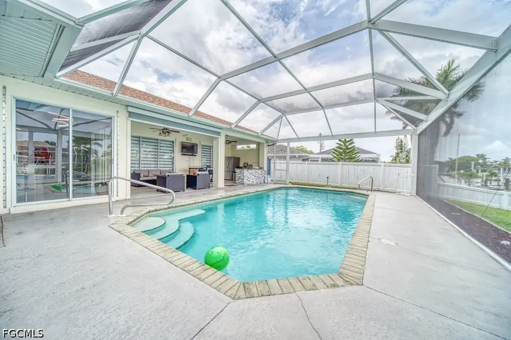 946 SE 23rd Place Cape Coral FL 33990