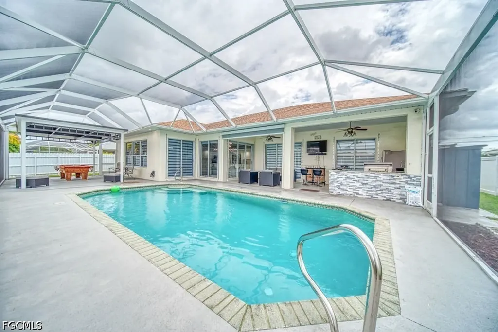 946 SE 23rd Place Cape Coral FL 33990