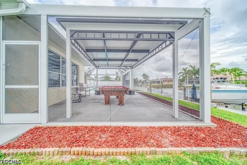 946 SE 23rd Place Cape Coral FL 33990