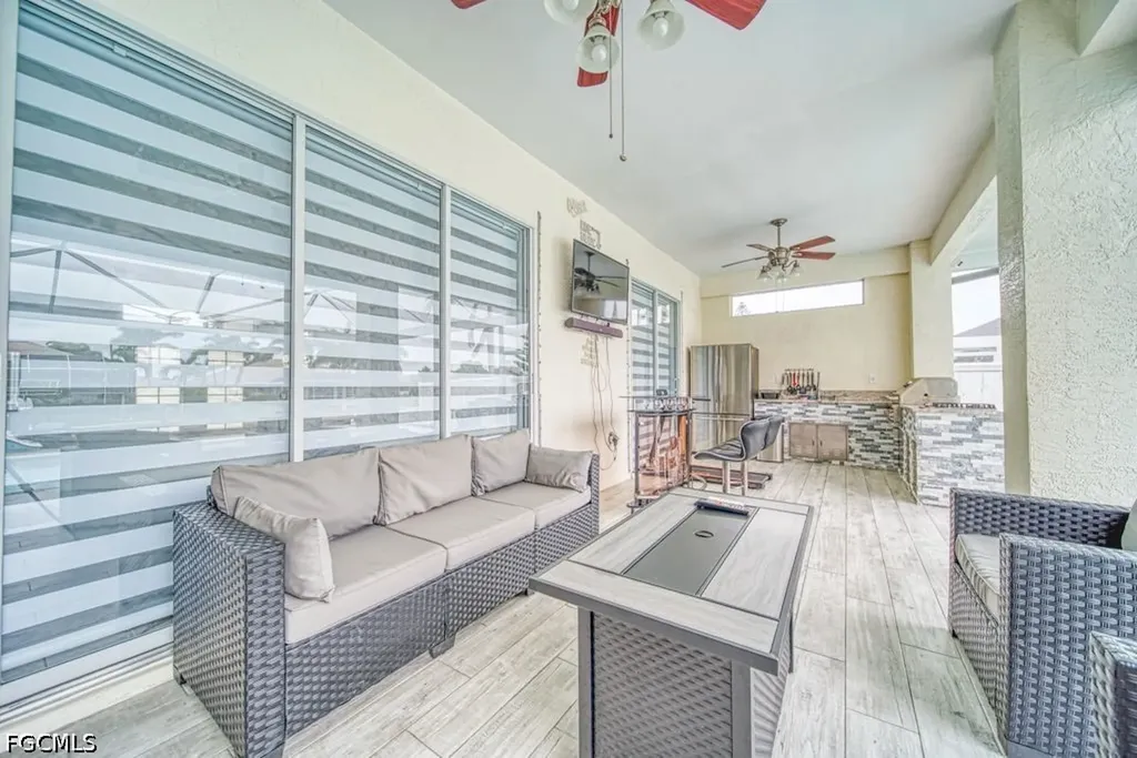 946 SE 23rd Place Cape Coral FL 33990