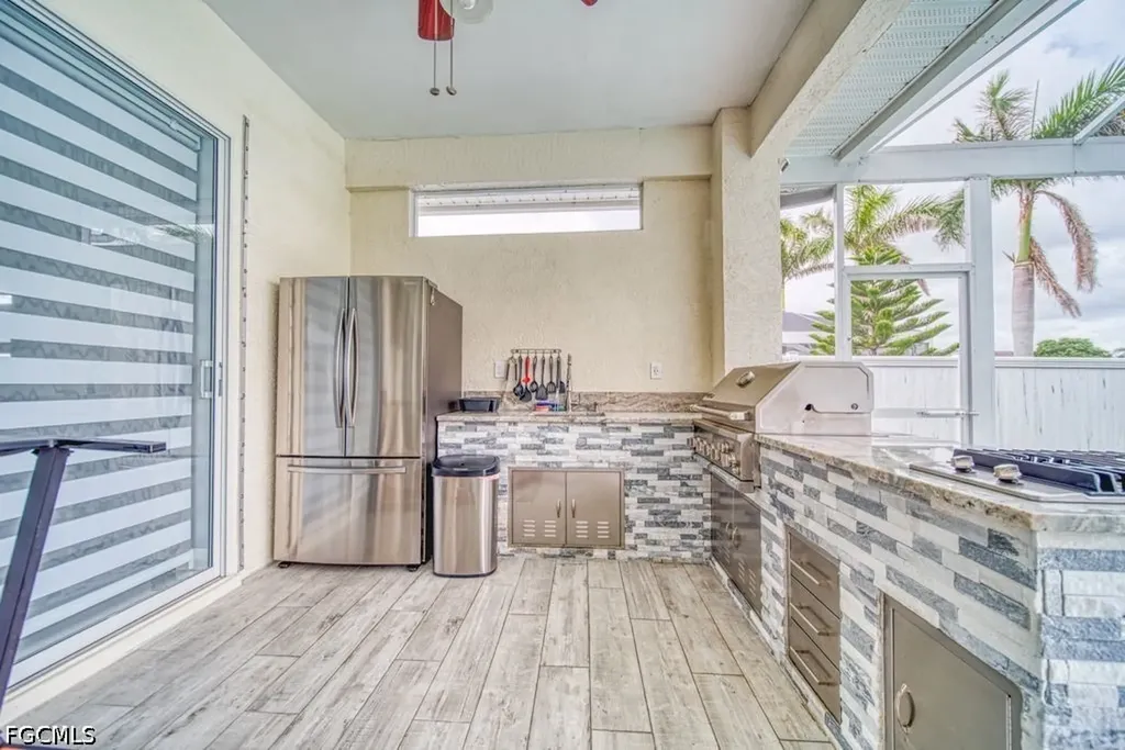 946 SE 23rd Place Cape Coral FL 33990
