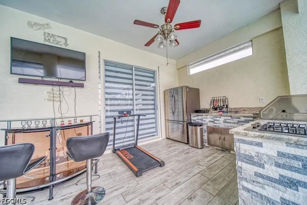 946 SE 23rd Place Cape Coral FL 33990