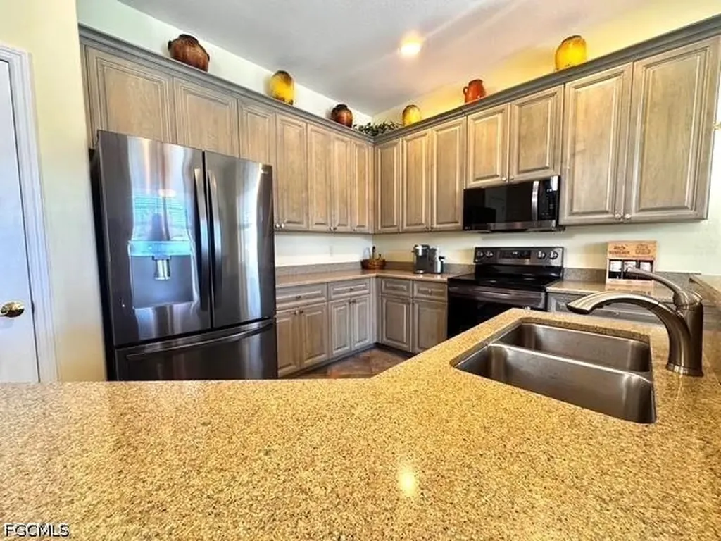 2560 Keystone Lake Drive Cape Coral FL 33909