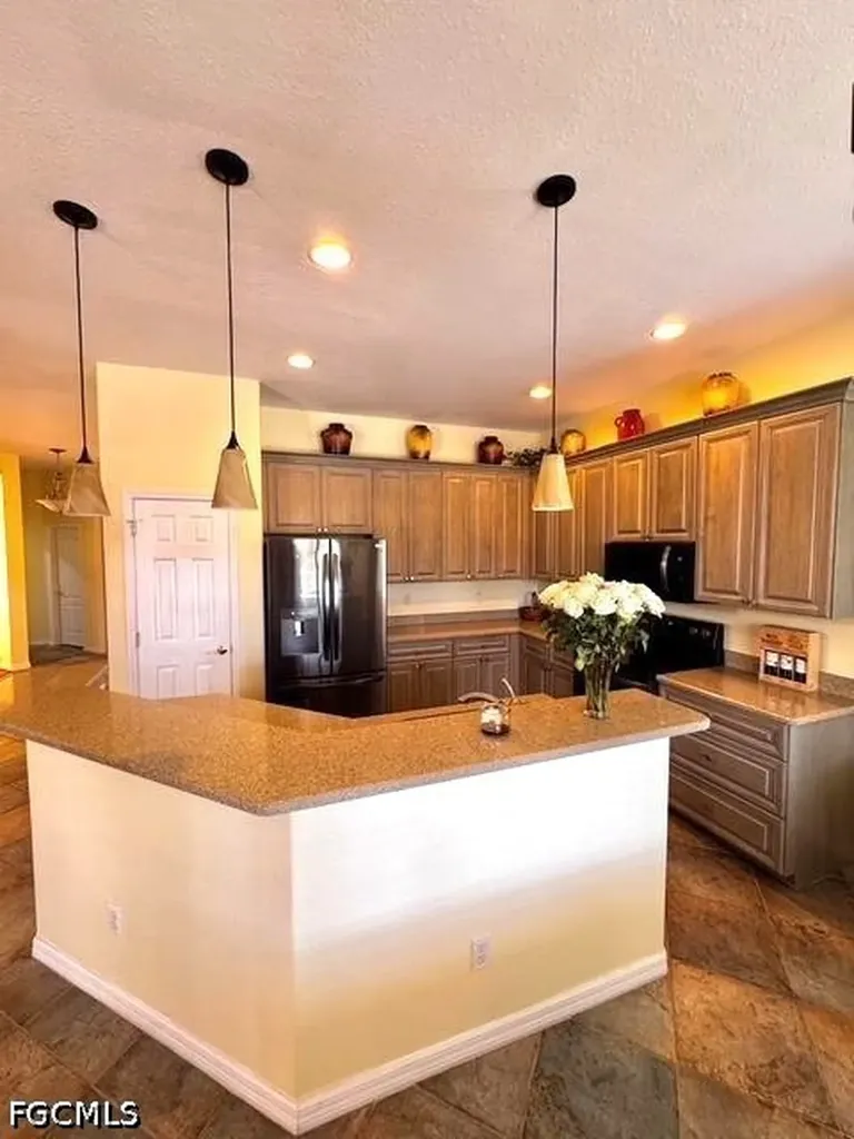 2560 Keystone Lake Drive Cape Coral FL 33909