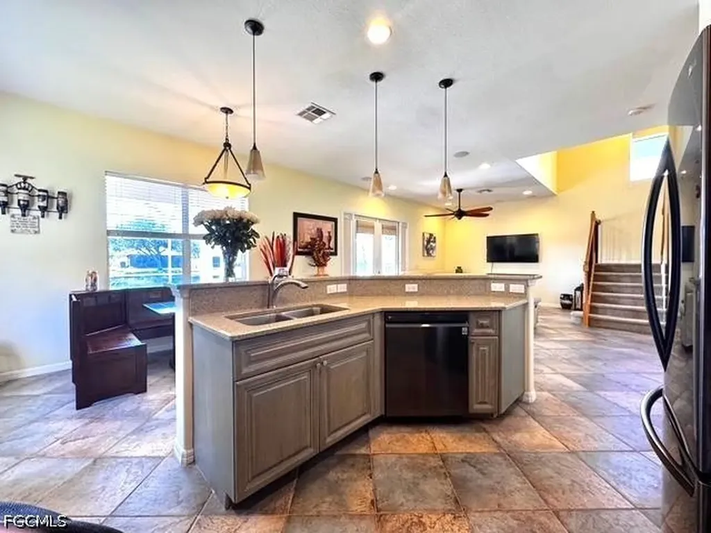 2560 Keystone Lake Drive Cape Coral FL 33909