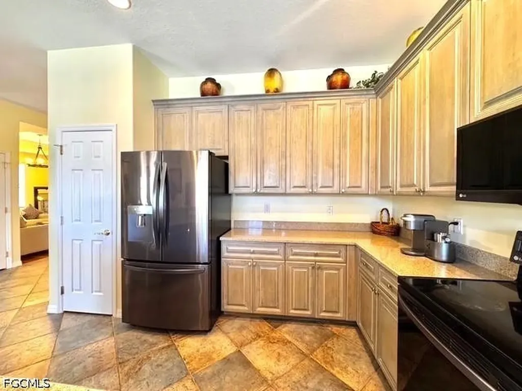 2560 Keystone Lake Drive Cape Coral FL 33909