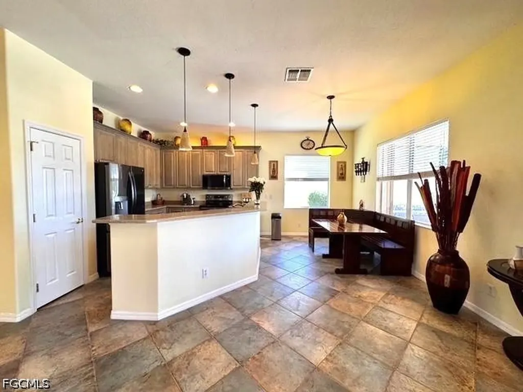 2560 Keystone Lake Drive Cape Coral FL 33909