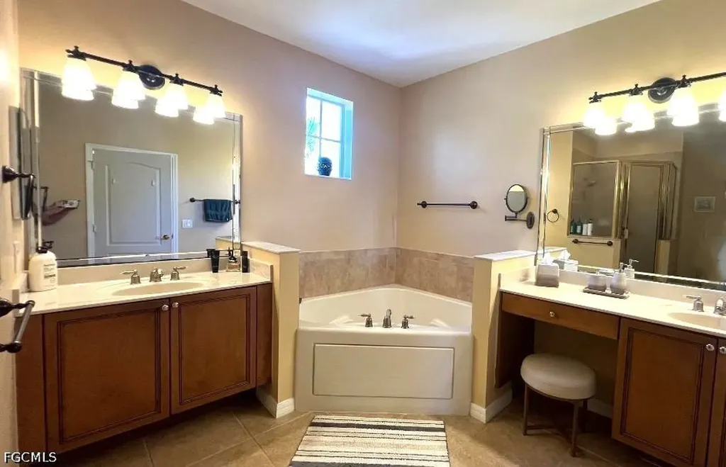 2560 Keystone Lake Drive Cape Coral FL 33909
