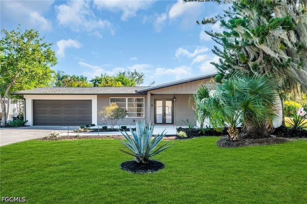 Fort Myers FL, 2114 Davis Boulevard
