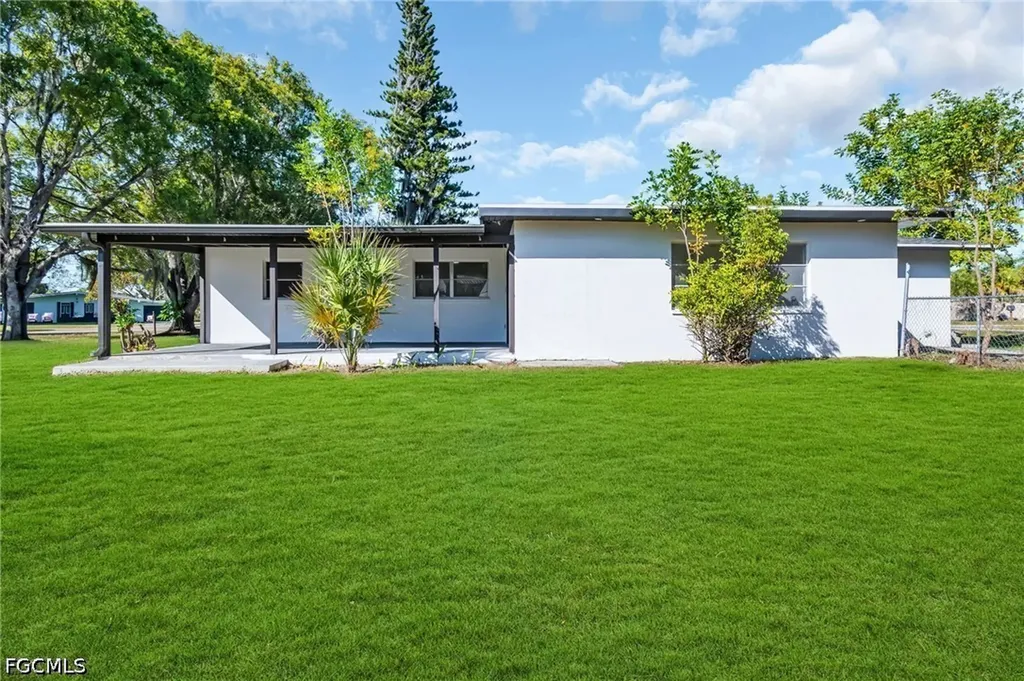 2114 Davis Boulevard Fort Myers FL 33905
