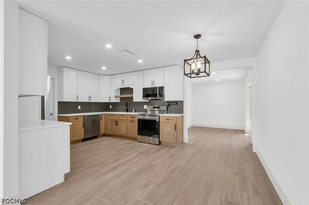 2114 Davis Boulevard Fort Myers FL 33905