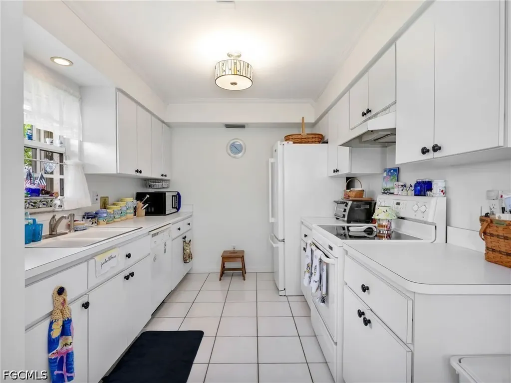 221 SE 10th Terrace Cape Coral FL 33990