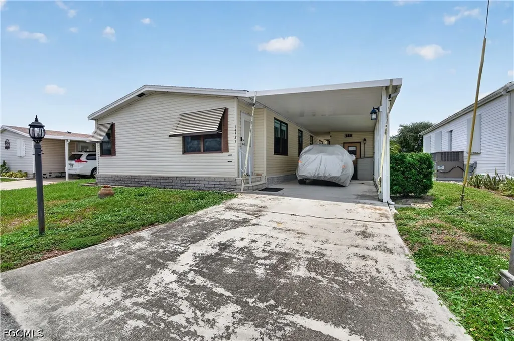 14527 Paul Revere Loop North Fort Myers FL 33917