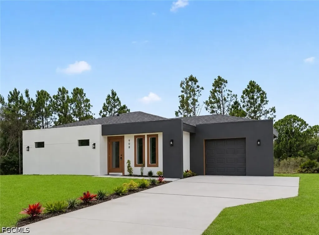 908 Capetown Avenue Lehigh Acres FL 33974