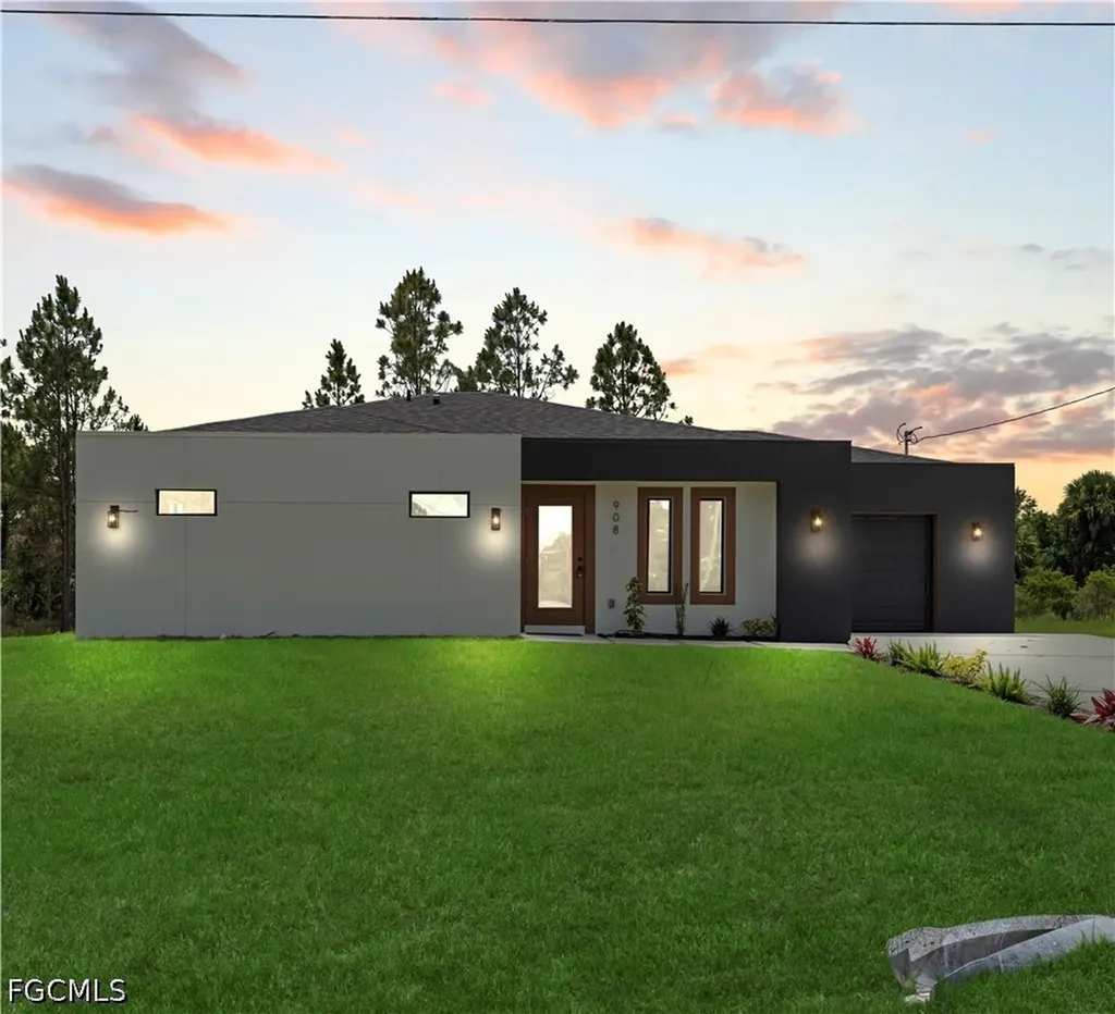 908 Capetown Avenue Lehigh Acres FL 33974