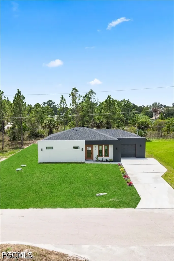 908 Capetown Avenue Lehigh Acres FL 33974
