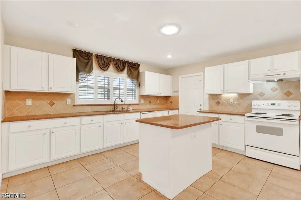 1817 SW 22nd Lane Cape Coral FL 33991