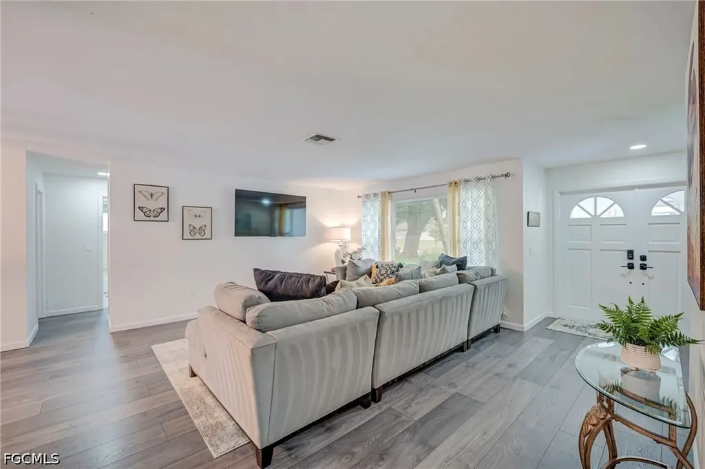 1914 Ottersrest Lane Cape Coral FL 33990