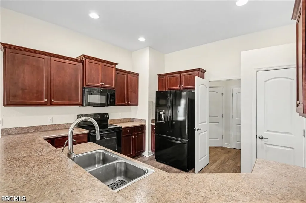 1006 NE 33rd Street Cape Coral FL 33909