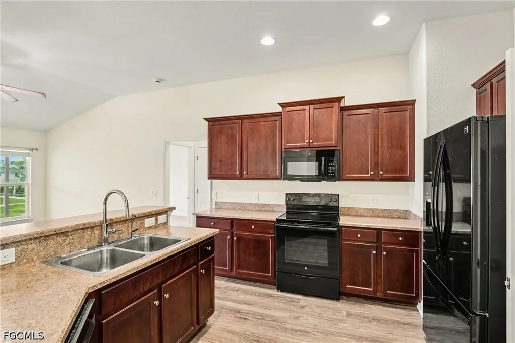 1006 NE 33rd Street Cape Coral FL 33909