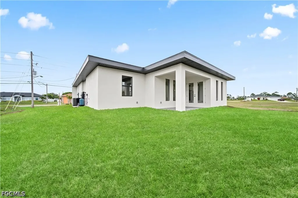 3814 W Gator Circle Cape Coral FL 33909